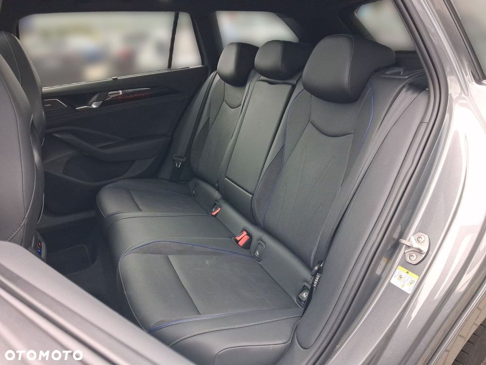 Volkswagen Passat - 30