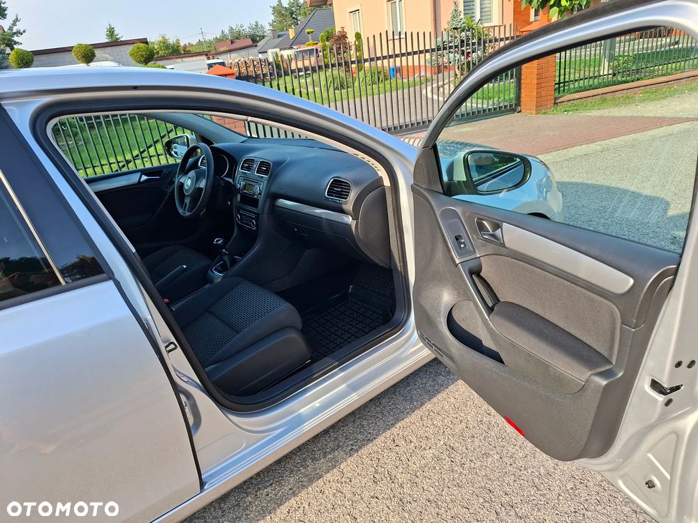 Volkswagen Golf 1.6 TDI DPF BlueMotion - 22