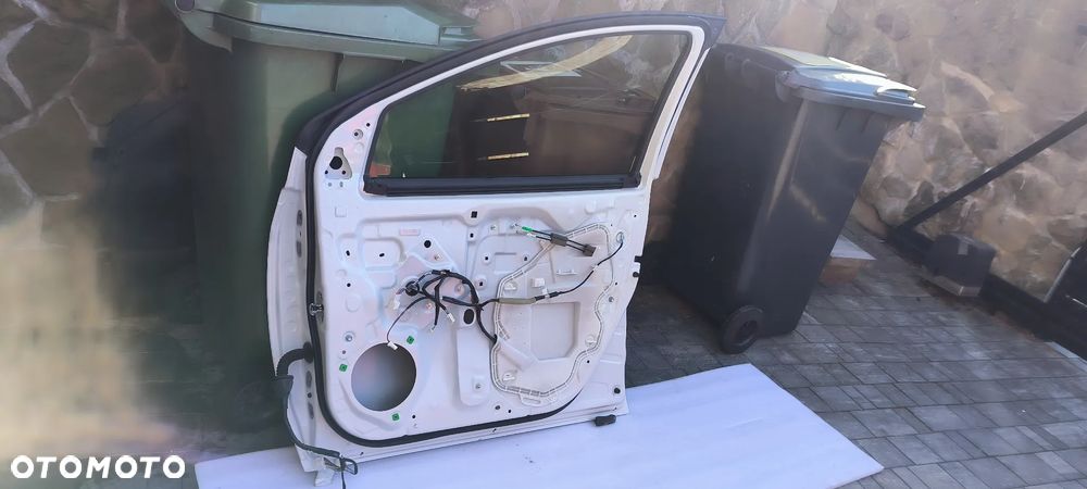 Toyota Yaris 4,Mazda 2 - 6