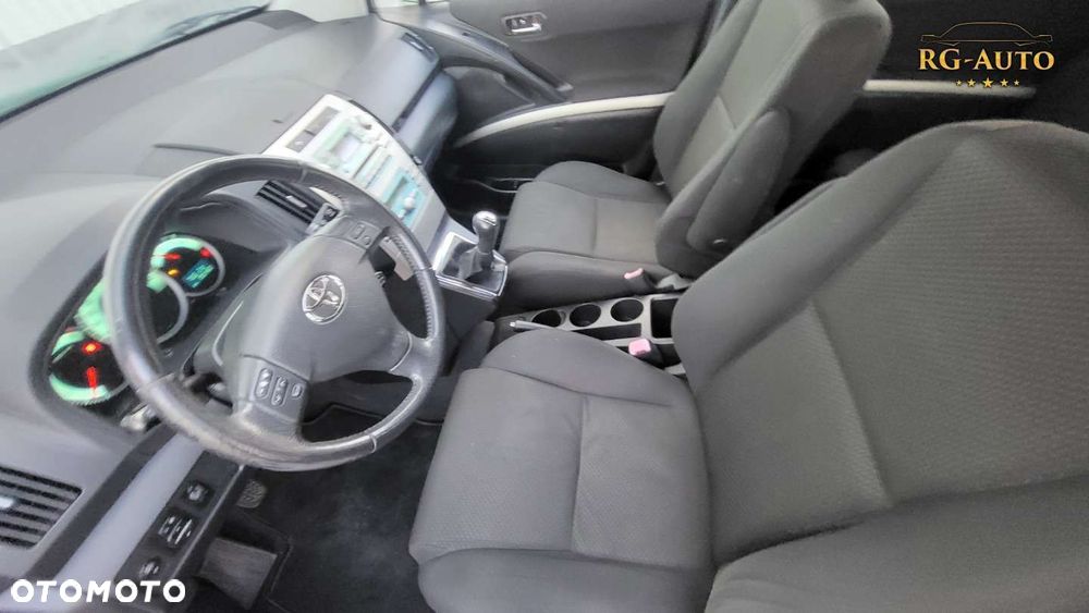 Toyota Corolla Verso - 25