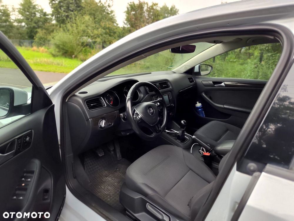 Volkswagen Jetta - 5