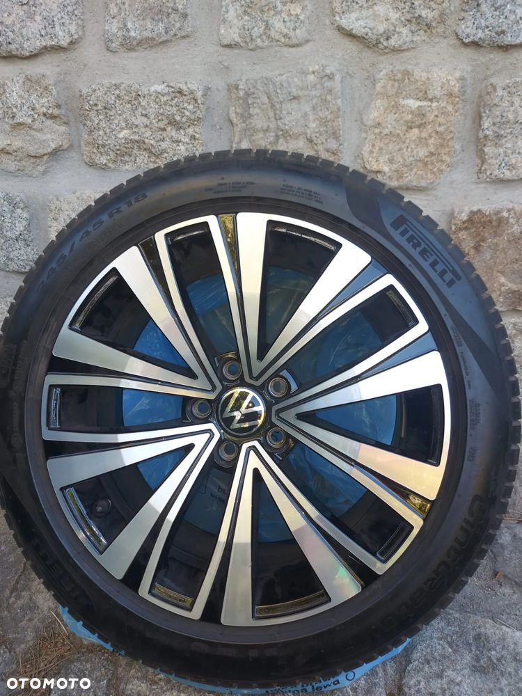 Kola kpl OE VW rozmiar  8JX18H2, Pirelli Cinturato P7 245/45, Użytkowane jeden sezon - 8
