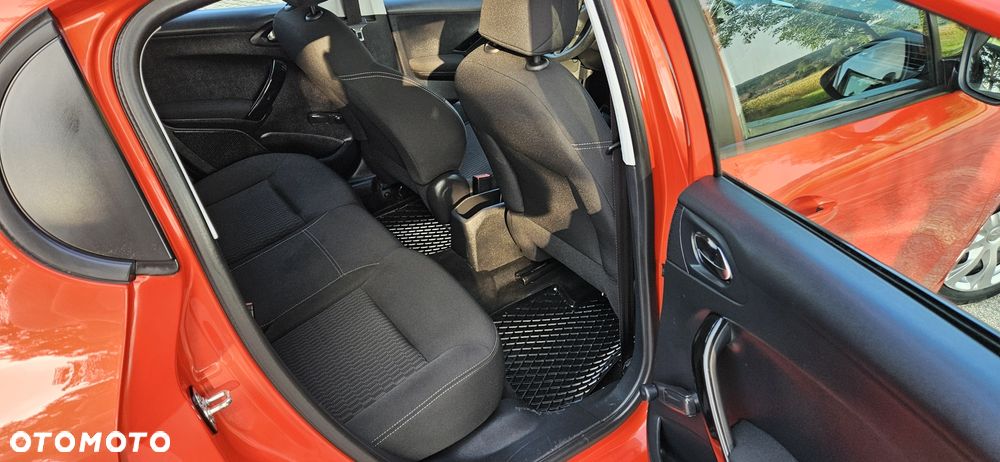 Peugeot 208 - 8