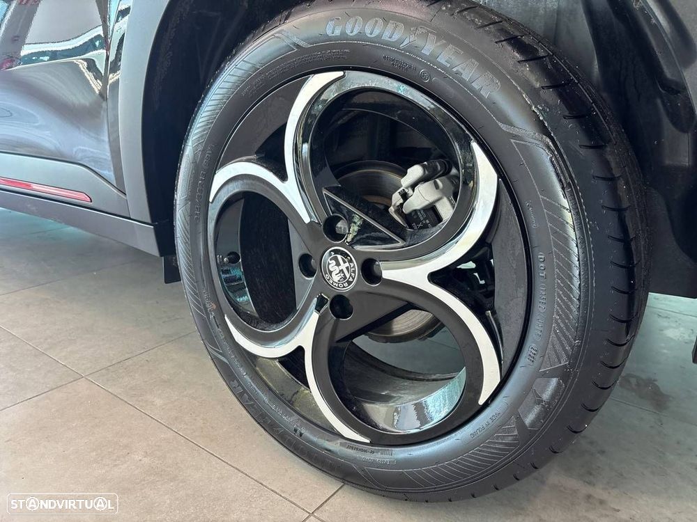 Alfa Romeo Junior 1.2 Speciale eDCT6 - 11