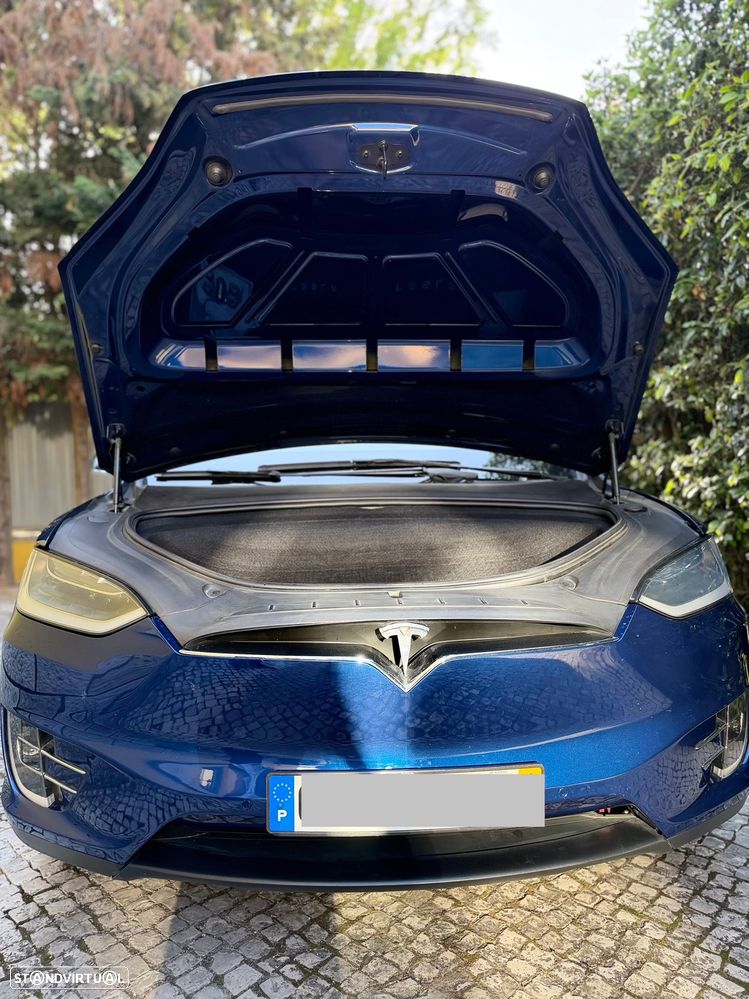 Tesla Model X - 17