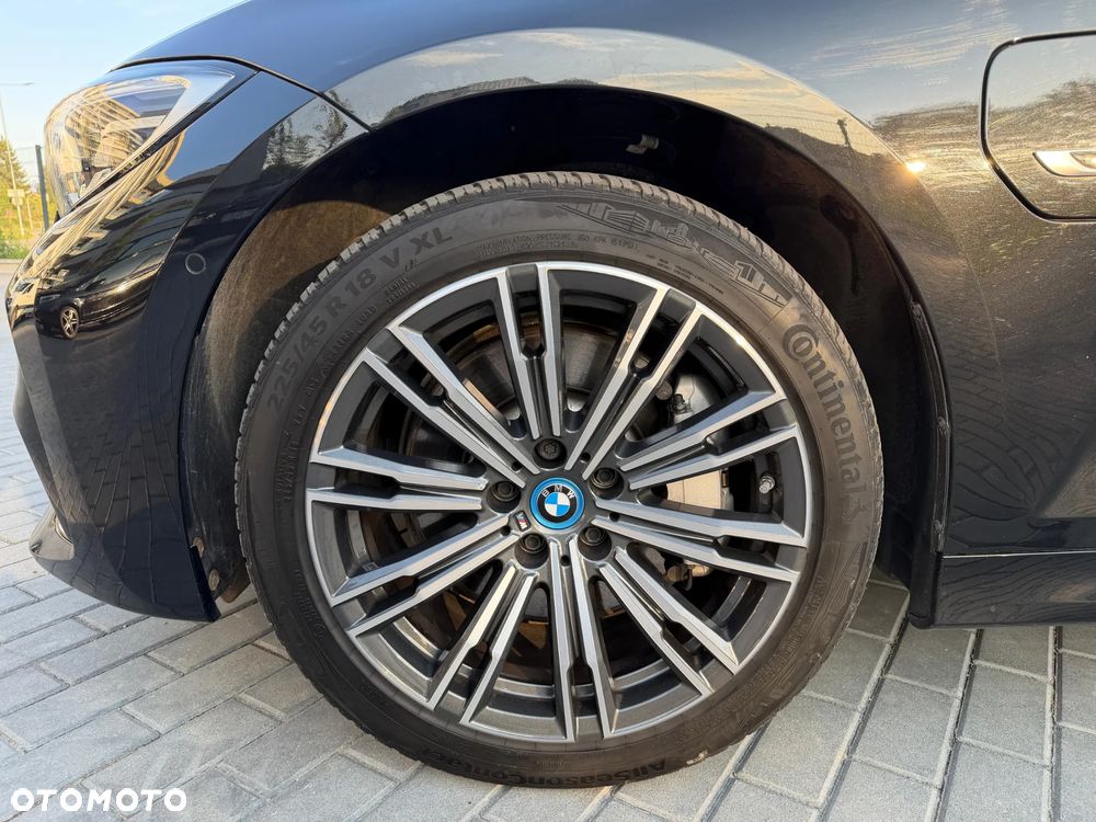 BMW Seria 3 330e M Sport sport - 15
