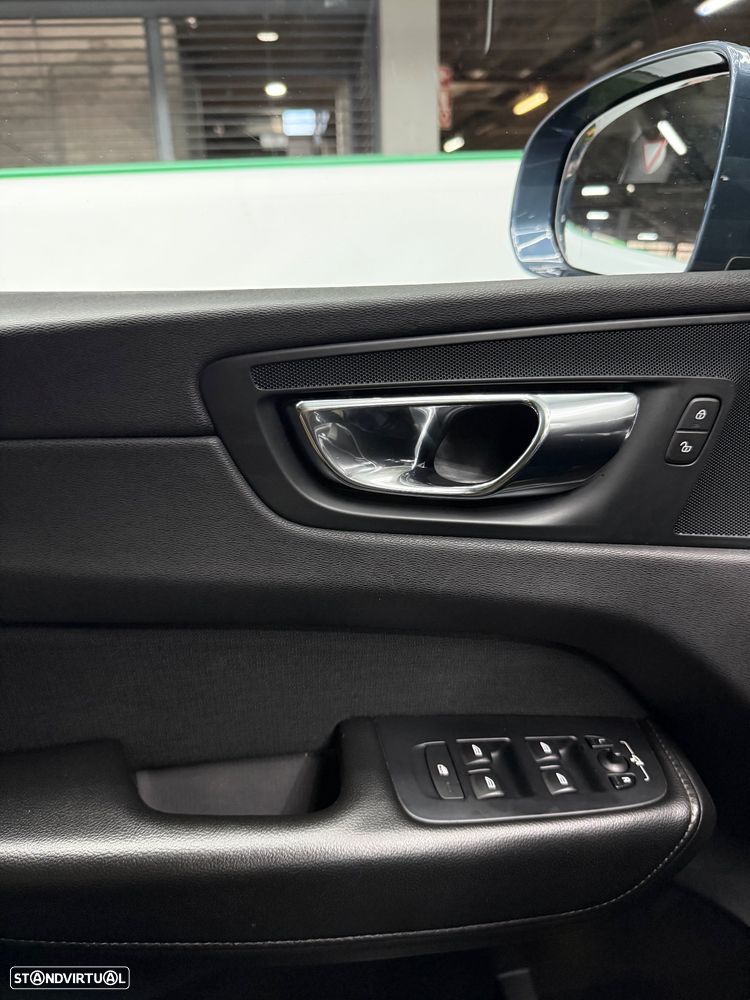 Volvo XC 60 2.0 T8 PHEV Momentum AWD - 20