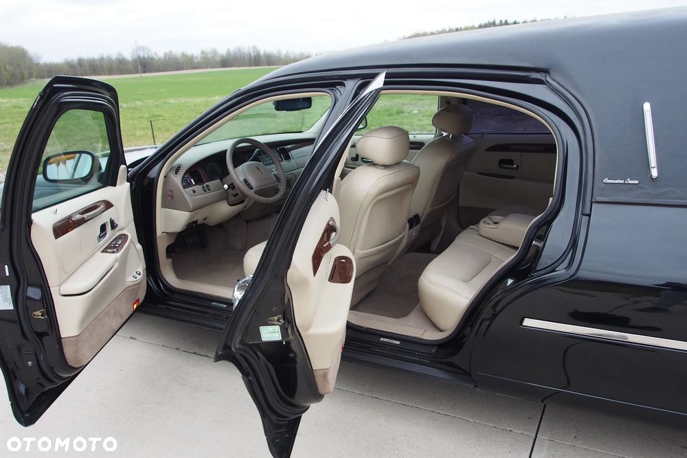 Lincoln Town Car - 15