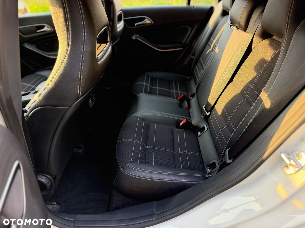 Mercedes-Benz CLA 200 d 7G-DCT - 19