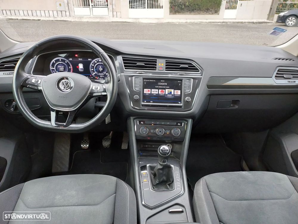 VW Tiguan 2.0 TDI R-Line - 13