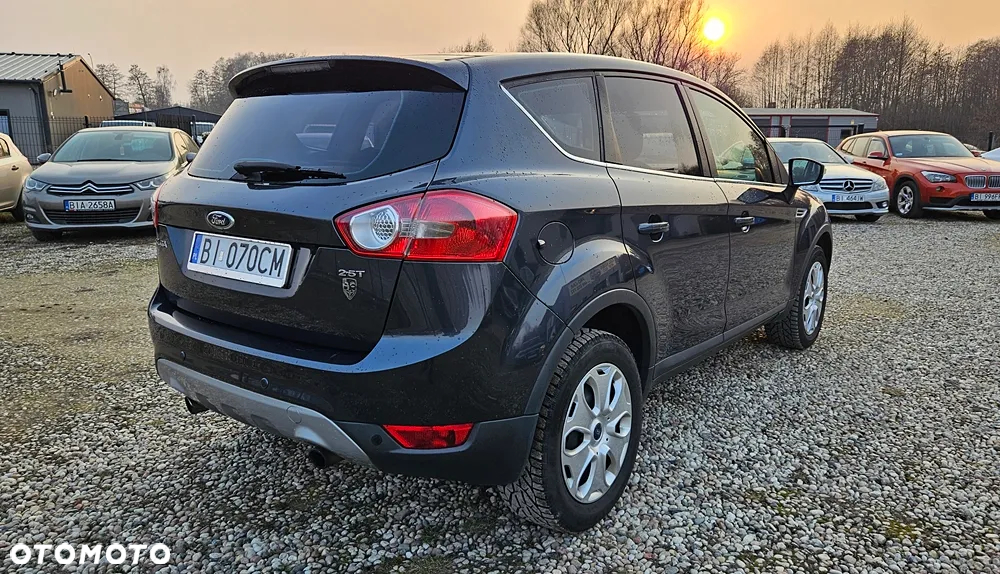 Ford Kuga 2.5 4x4 Titanium - 4