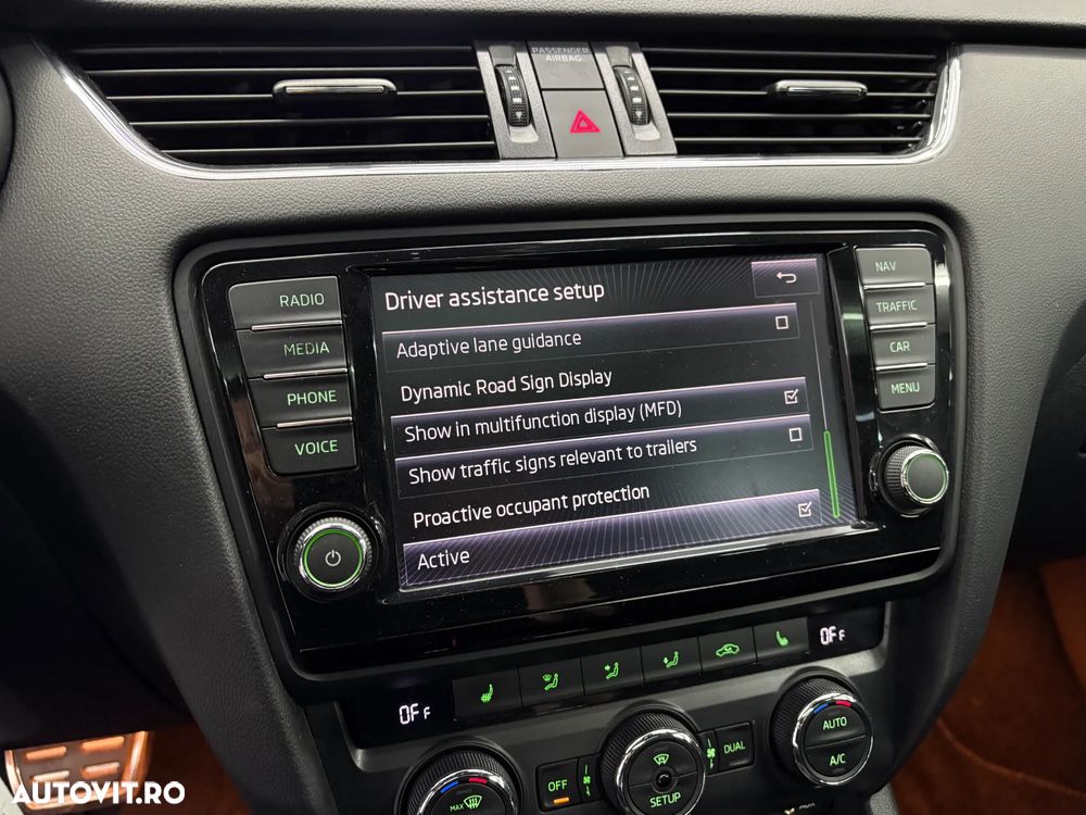 Skoda Octavia 2.0 TDI DSG RS - 27