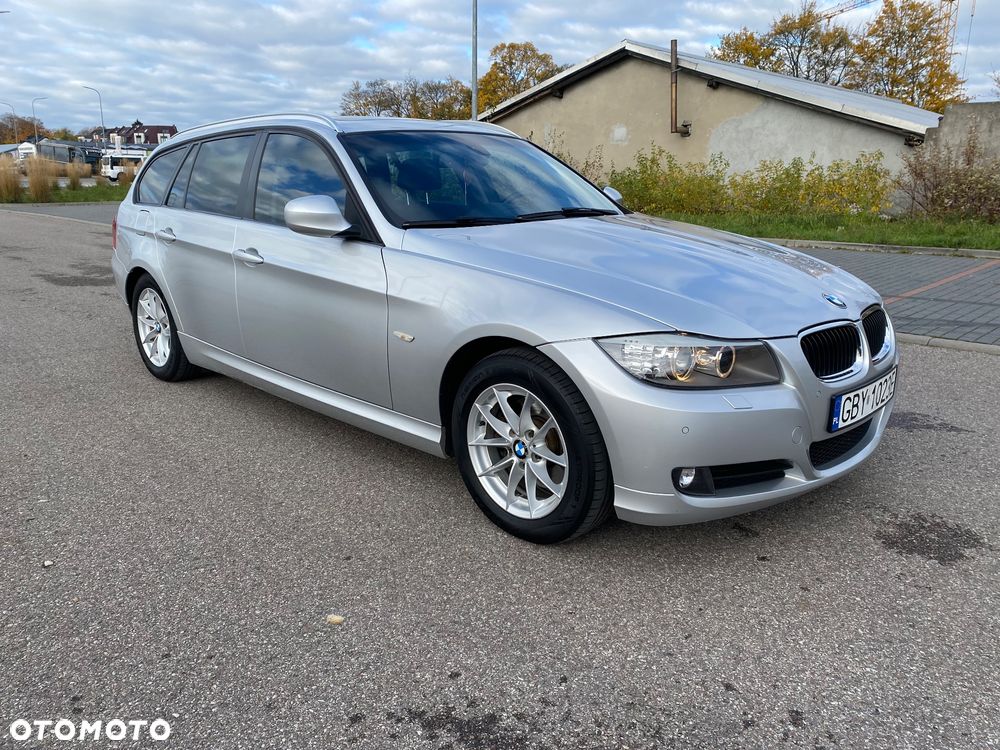 BMW Seria 3 320d DPF Touring - 8