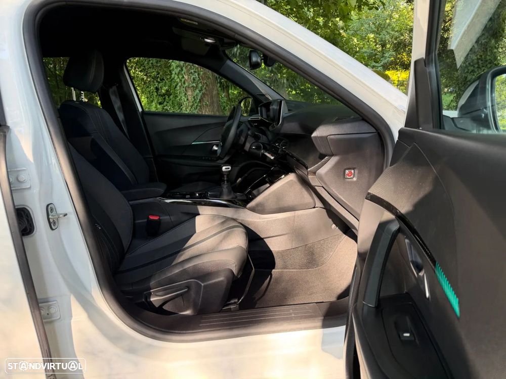 Peugeot 2008 1.2 PureTech Allure - 24
