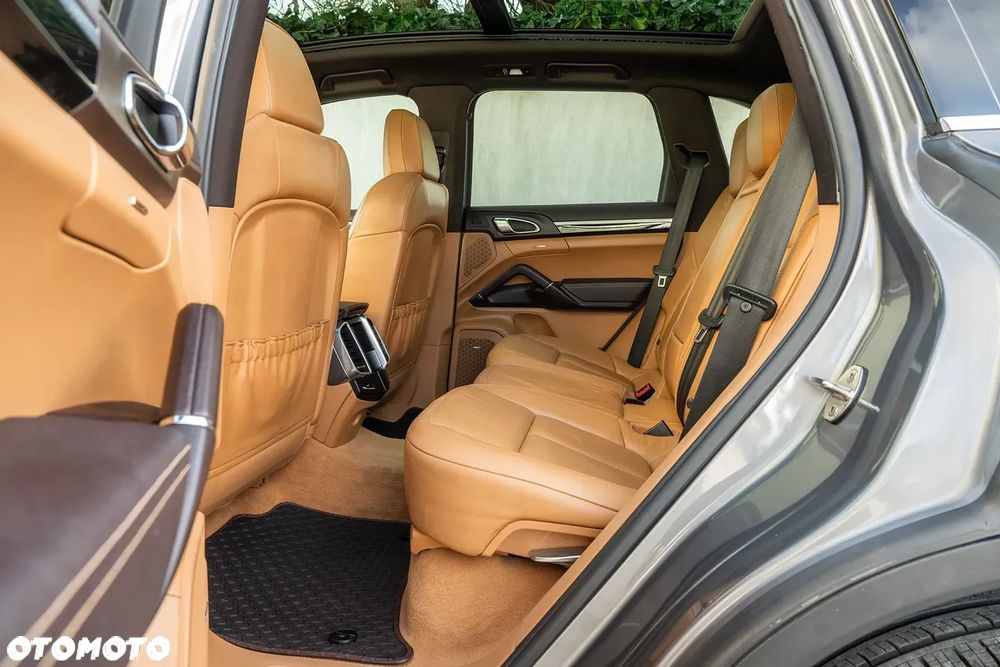 Porsche Cayenne S - 16