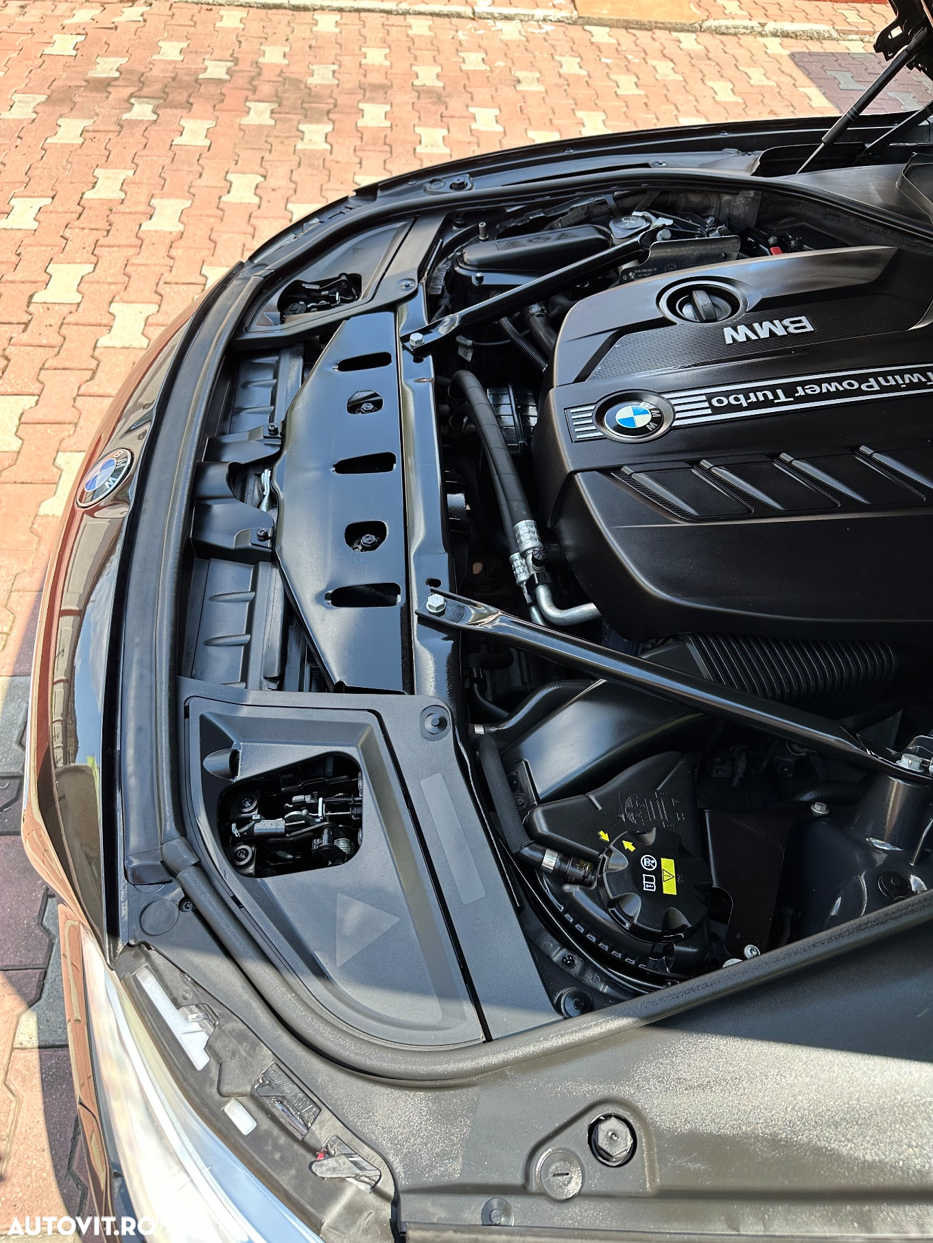 BMW Seria 5 525d xDrive AT - 14