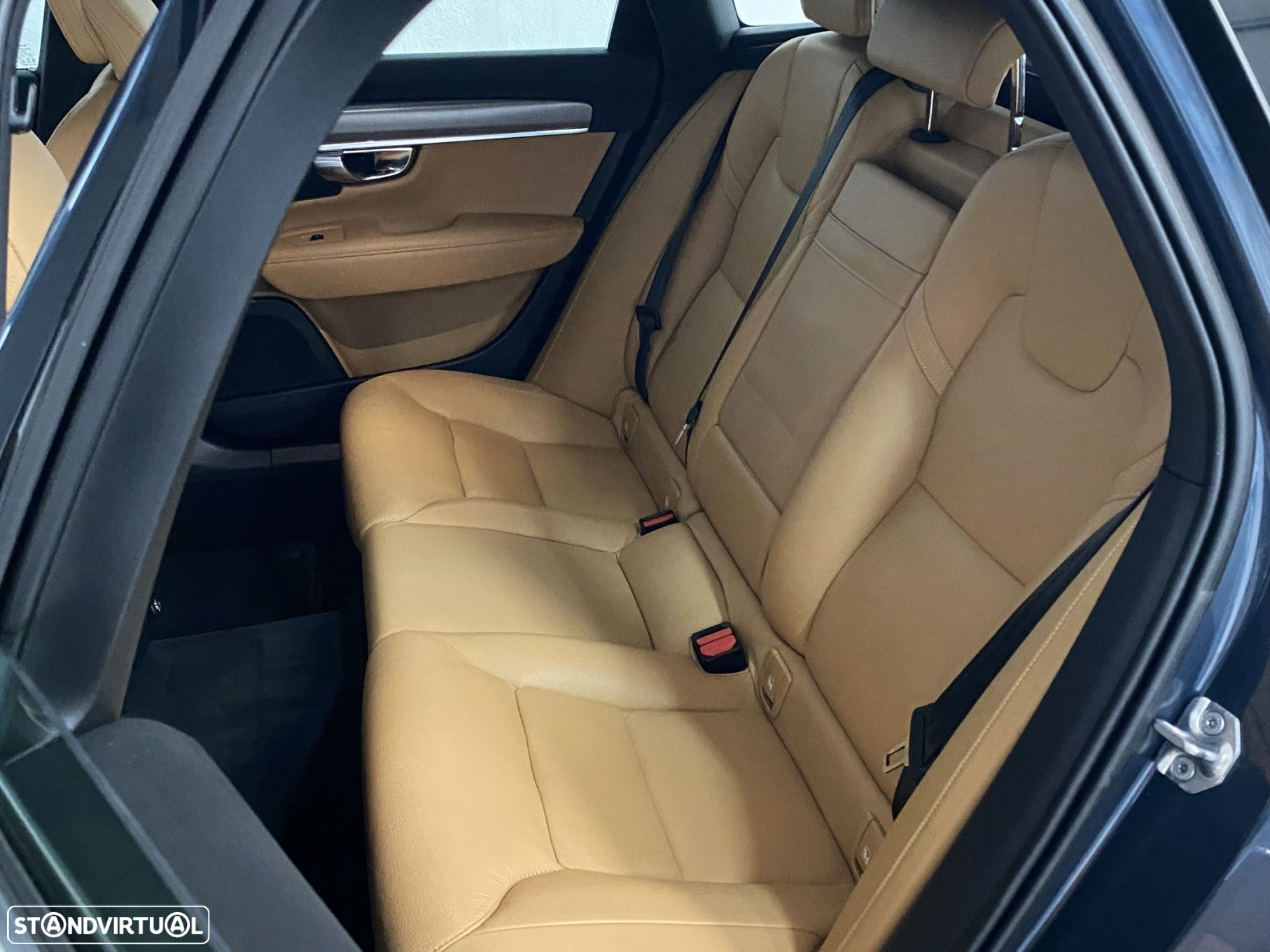Volvo V90 2.0 D4 Momentum Geartronic - 11