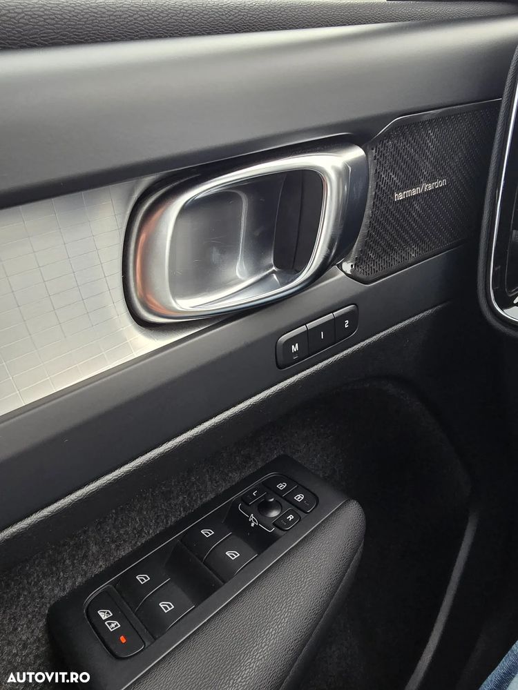 Volvo XC 40 B4 AT FWD MHEV Ultimate Dark - 13