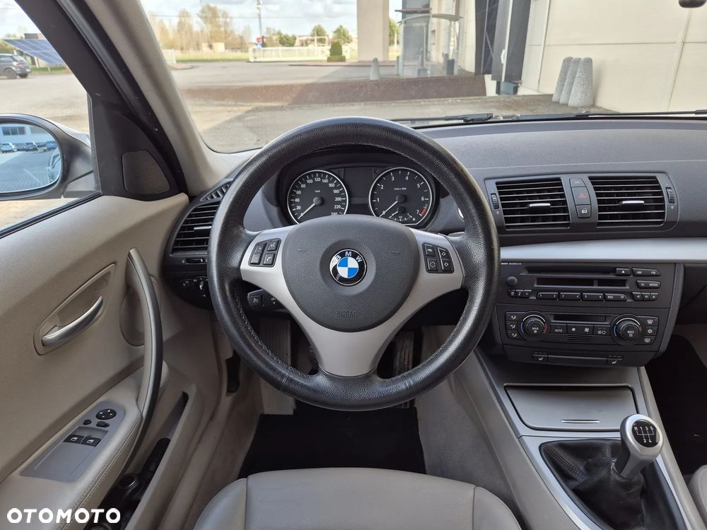 BMW Seria 1 116i - 32