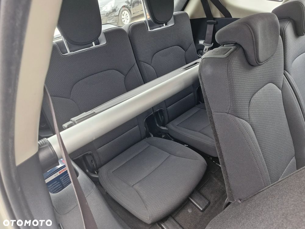 Kia Carens - 18