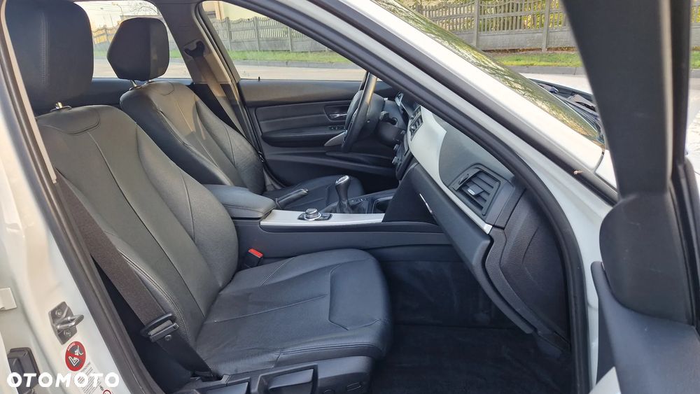 BMW Seria 3 320d Blue Performance Modern Line - 12