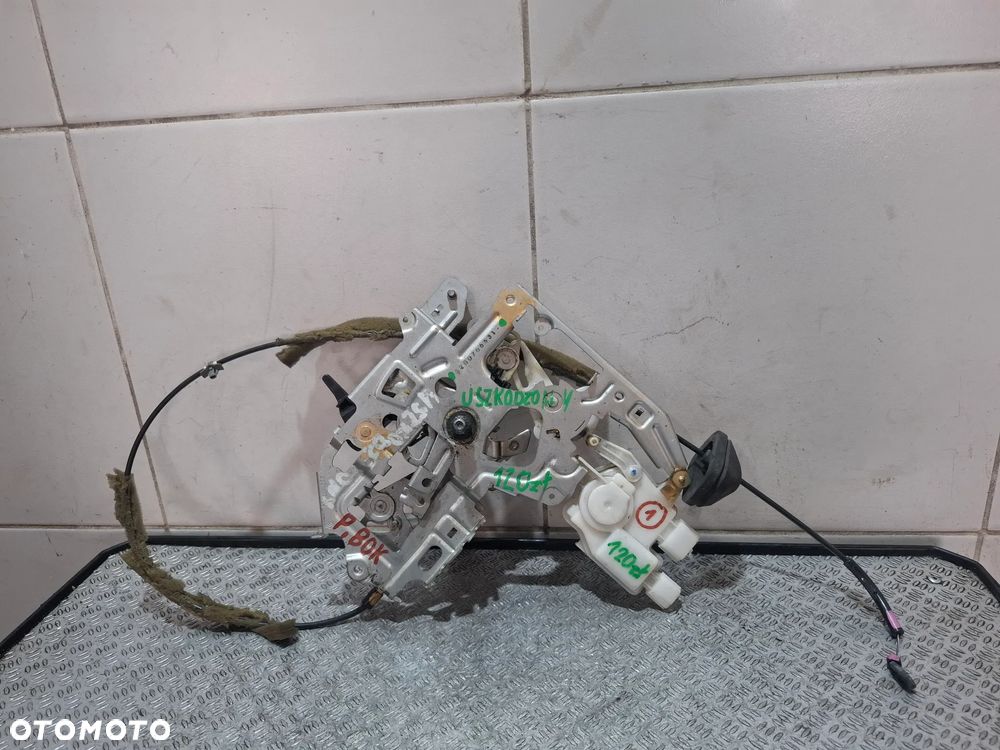 Zamek drzwi prawych przesuwnych uszkodzony jak na zdjęciu Renault Master III - 1