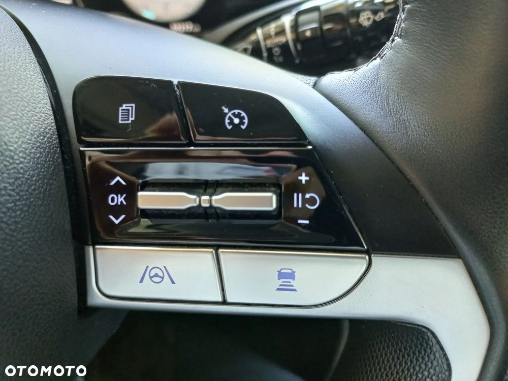 Hyundai Elantra 1.6 Smart CVT - 30