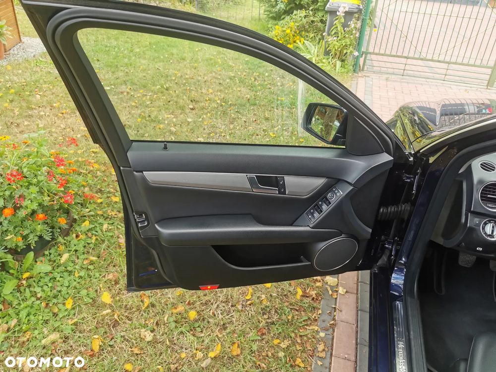 Mercedes-Benz Klasa C 180 CGI BlueEff Avantgarde - 8