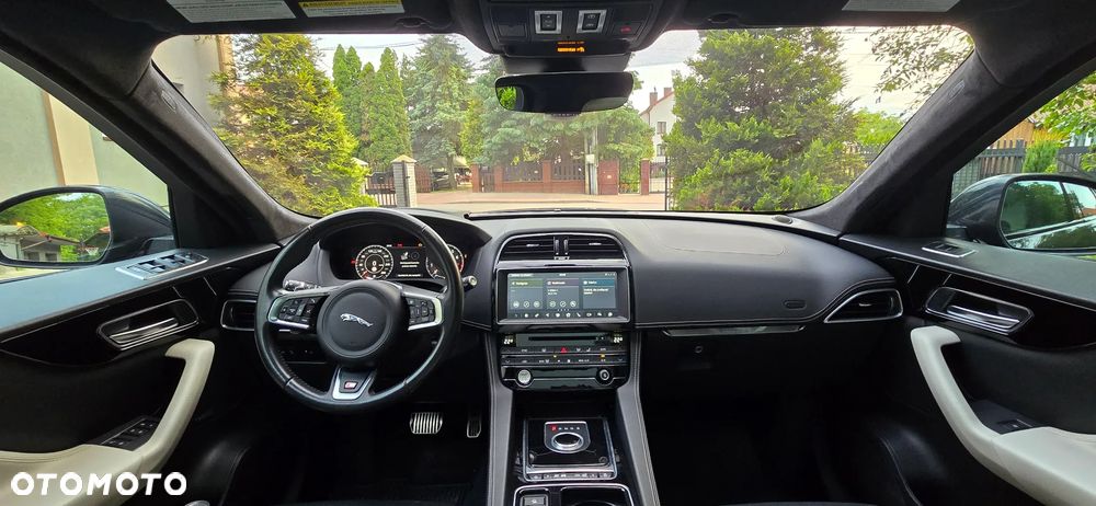 Jaguar F-Pace 3.0 V6 AWD S - 17