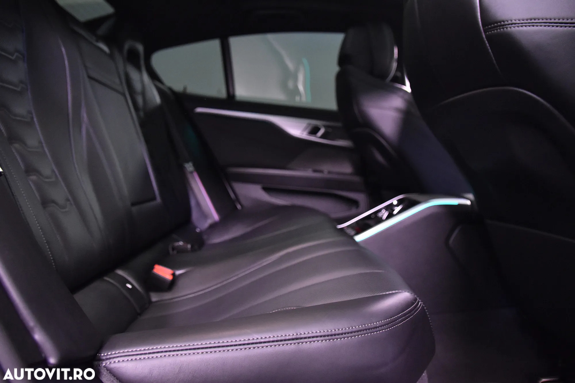 BMW Seria 8 840i xDrive AT - 12