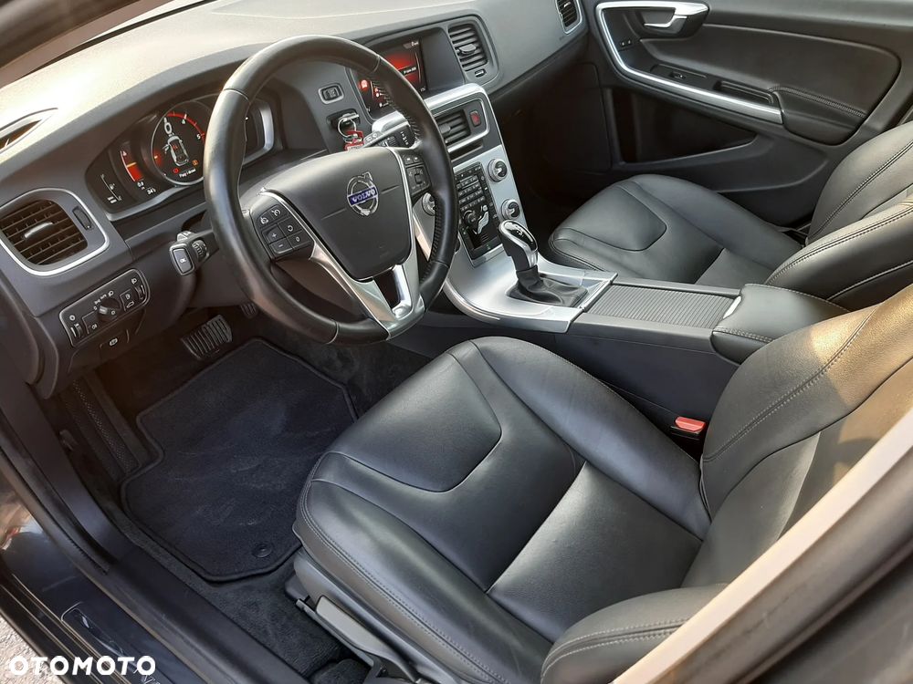 Volvo V60 D3 Geartronic Summum - 16