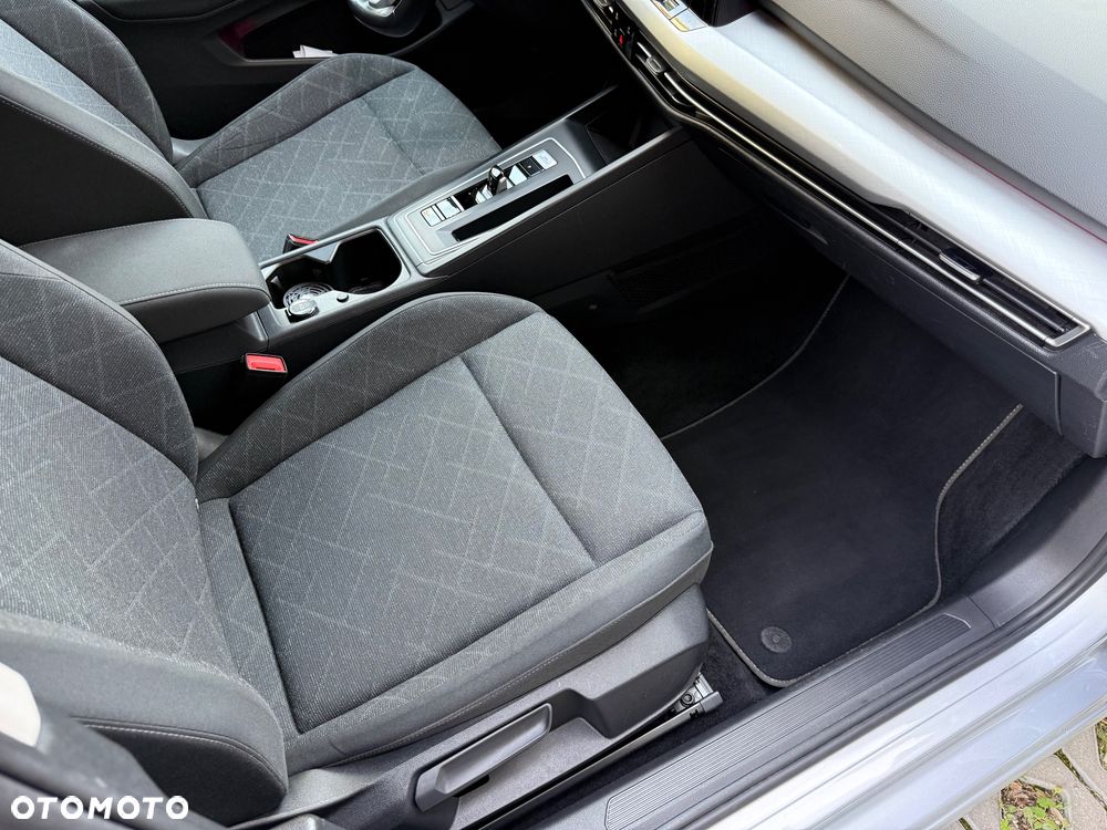 Volkswagen Golf 2.0 TDI SCR DSG Active - 29