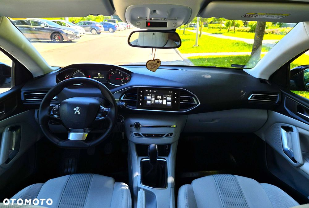Peugeot 308 - 8