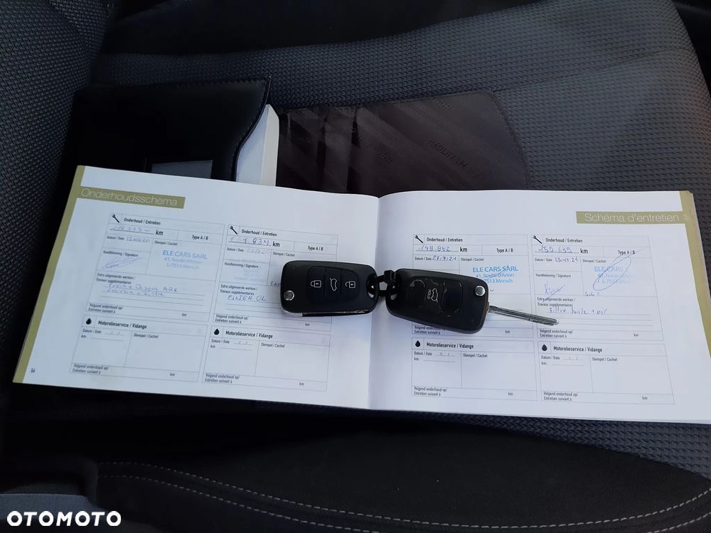 Hyundai i30 blue 1.6 CRDi Passion - 16