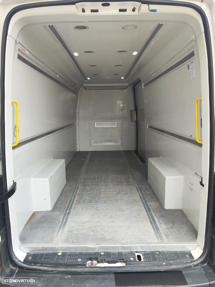 VW Crafter 2.0 TDI L4H3 Maxi - 11