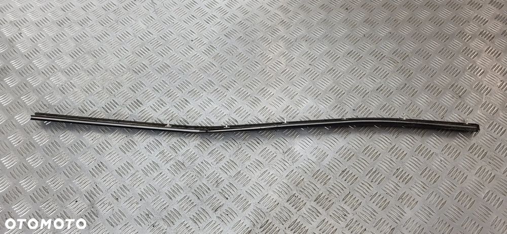 Nissan Terrano II Listwa Szyby Prawy Tył 3D - 2