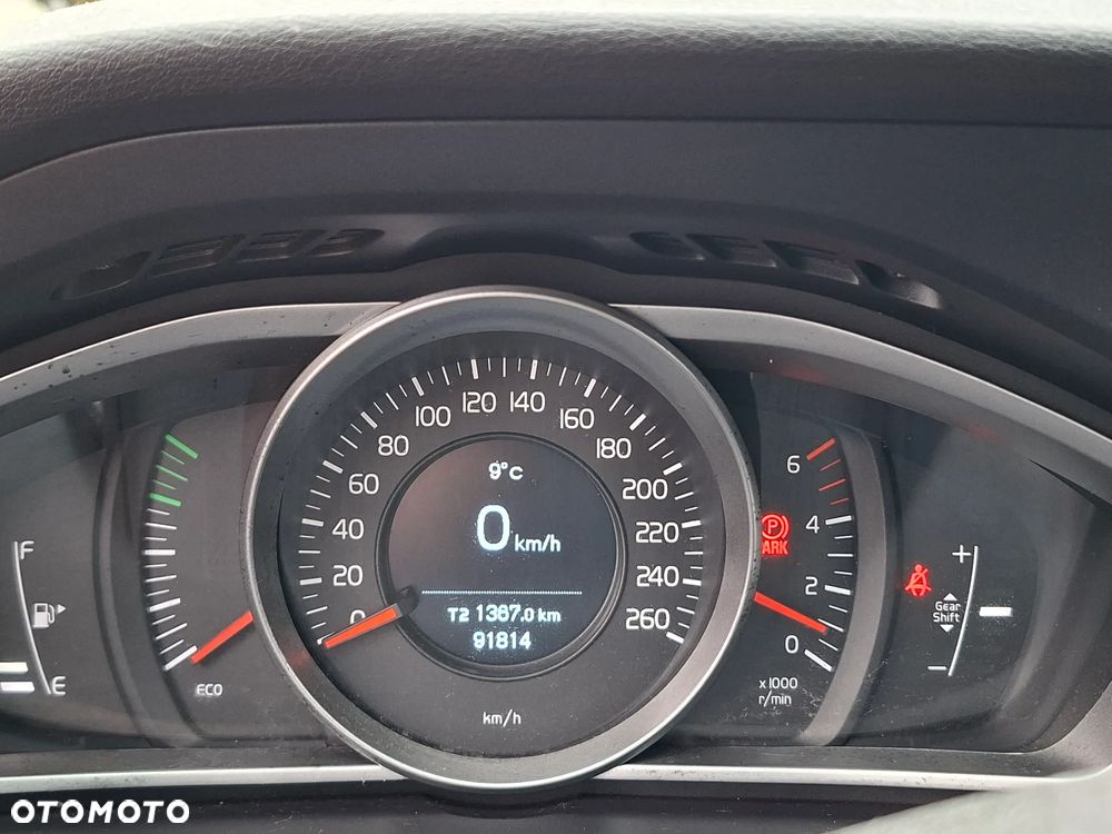 Volvo V40 D2 Drive-E SCR R-Design Momentum - 9