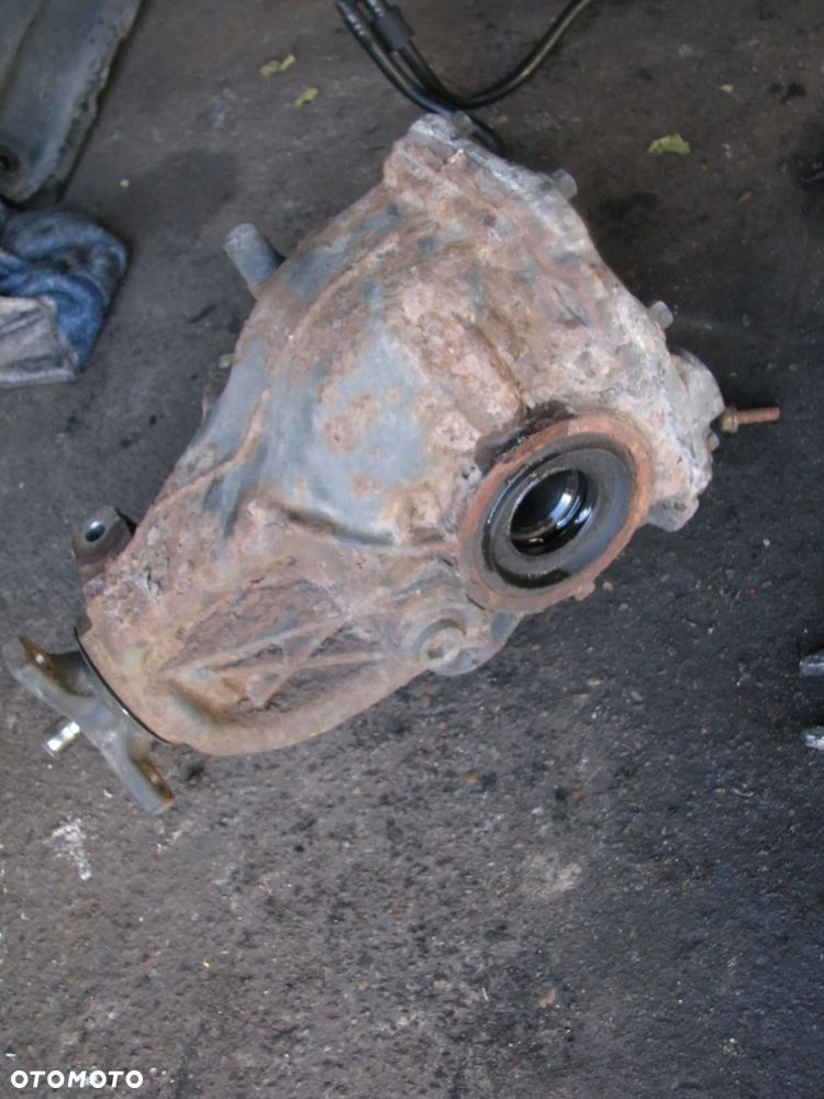 DYFERENCJAŁ MERCEDES W203 W209 A2033510008 - 2