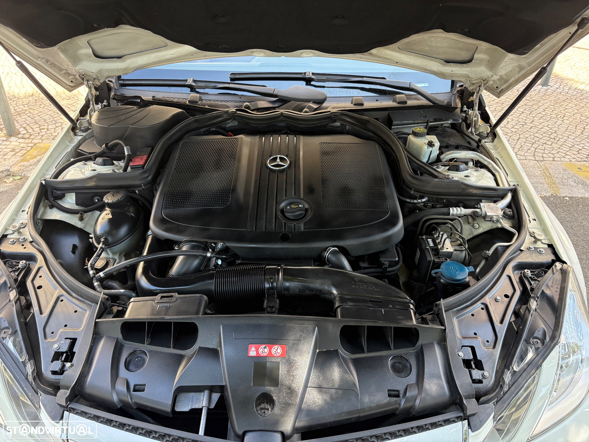 Mercedes-Benz E 220 CDi Avantgarde BlueEfficiency Auto - 26