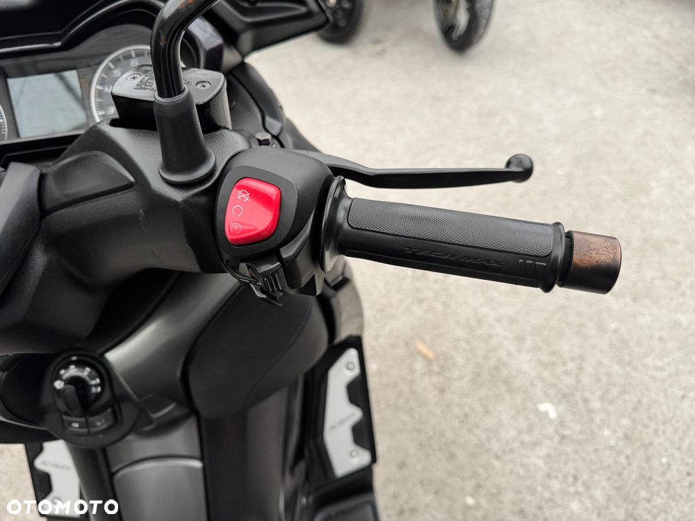 Yamaha X-max - 10