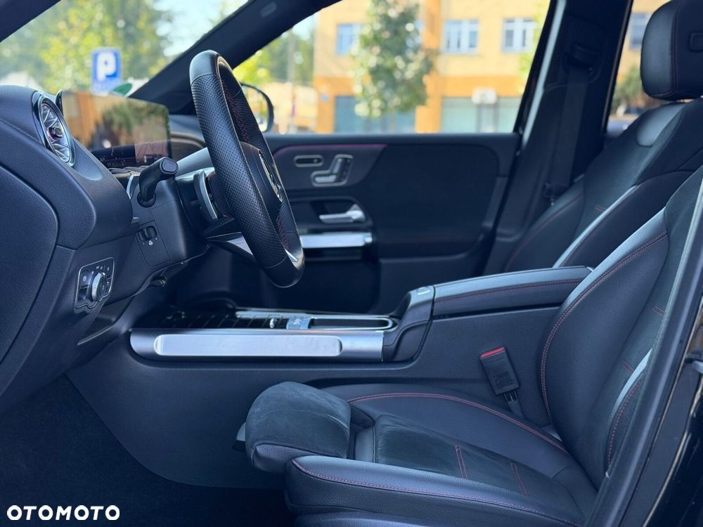 Mercedes-Benz GLB - 16