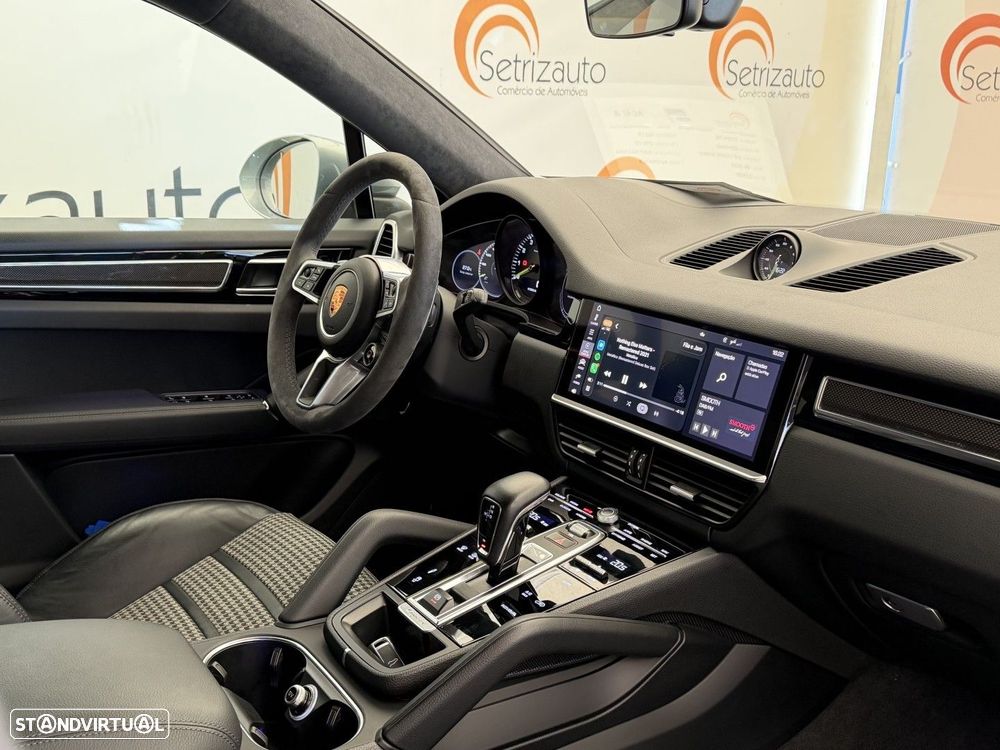 Porsche Cayenne Coupé E-Hybrid - 11