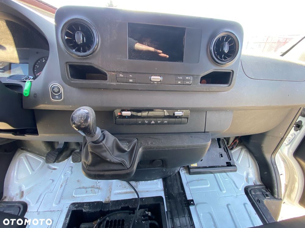 Mercedes-Benz Sprinter - 17