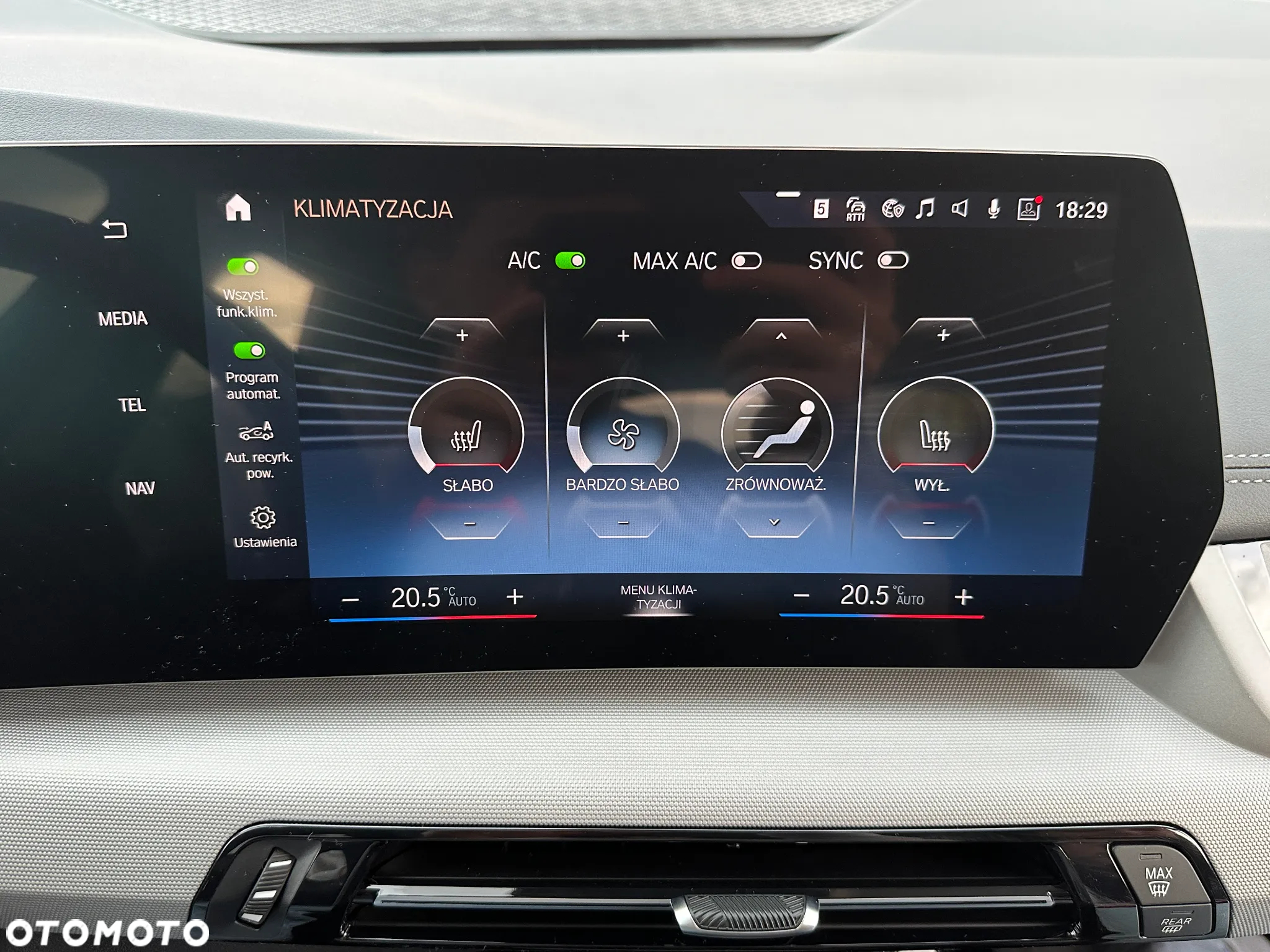 BMW Seria 2 220i Active Tourer - 28