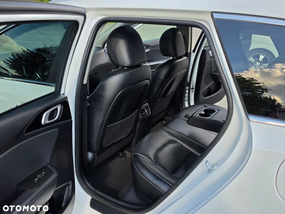 Kia Ceed 1.5 T-GDI DCT7 OPF (48V Mild Hybrid) Platinum Edition - 16