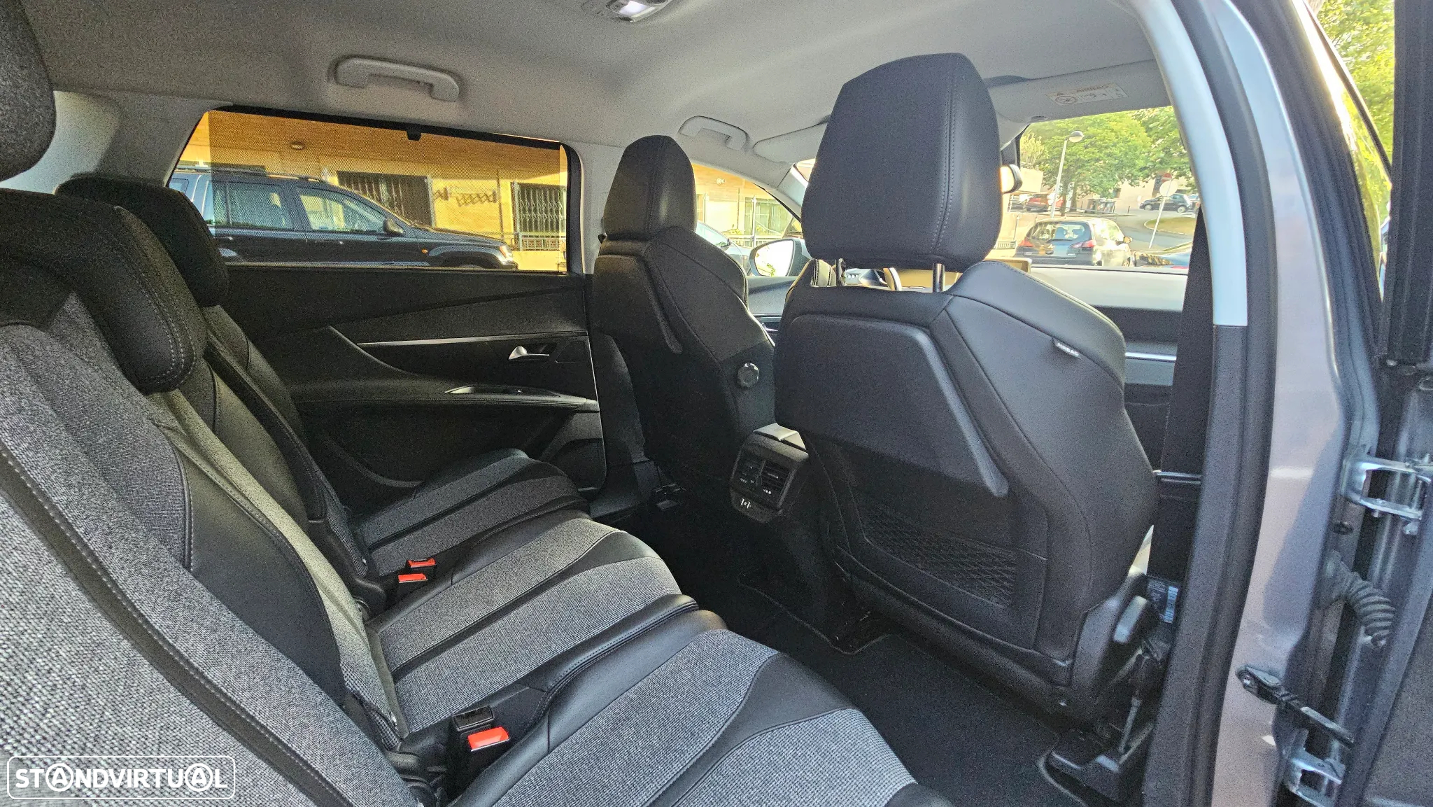 Peugeot 5008 1.5 BlueHDi Allure Pack EAT8 - 28