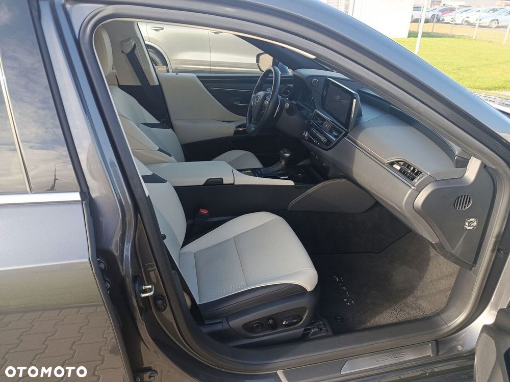 Lexus ES 300h Business Edition - 9