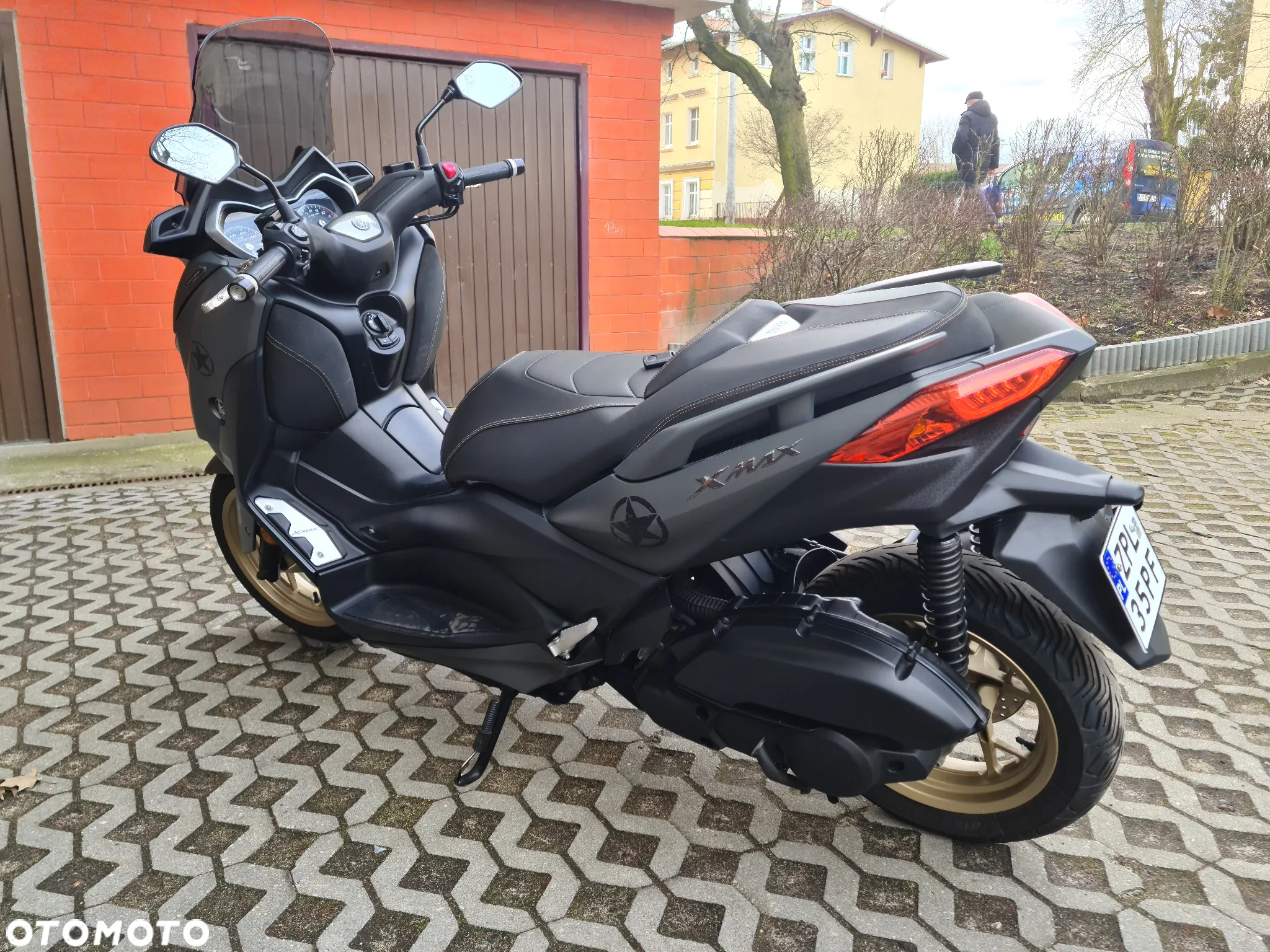 Yamaha X-max - 12