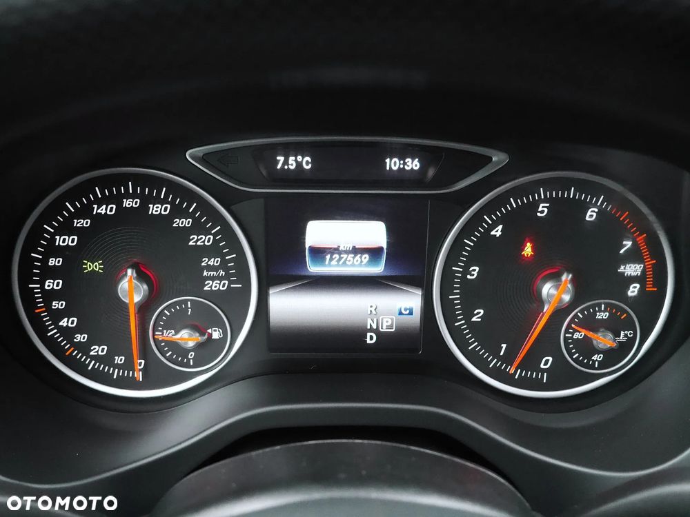 Mercedes-Benz GLA 180 7G-DCT - 14