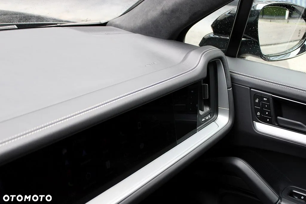 Porsche Cayenne Turbo E-Hybrid PHEV - 38